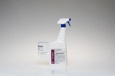 Single DECON-CYCLE II SimpleMix trigger spray bottle with attached dilution cup.